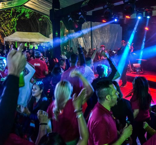 12 dicas de como planejar sua Festa de Confraternização 12 dicas de como planejar sua Festa de Confraternização