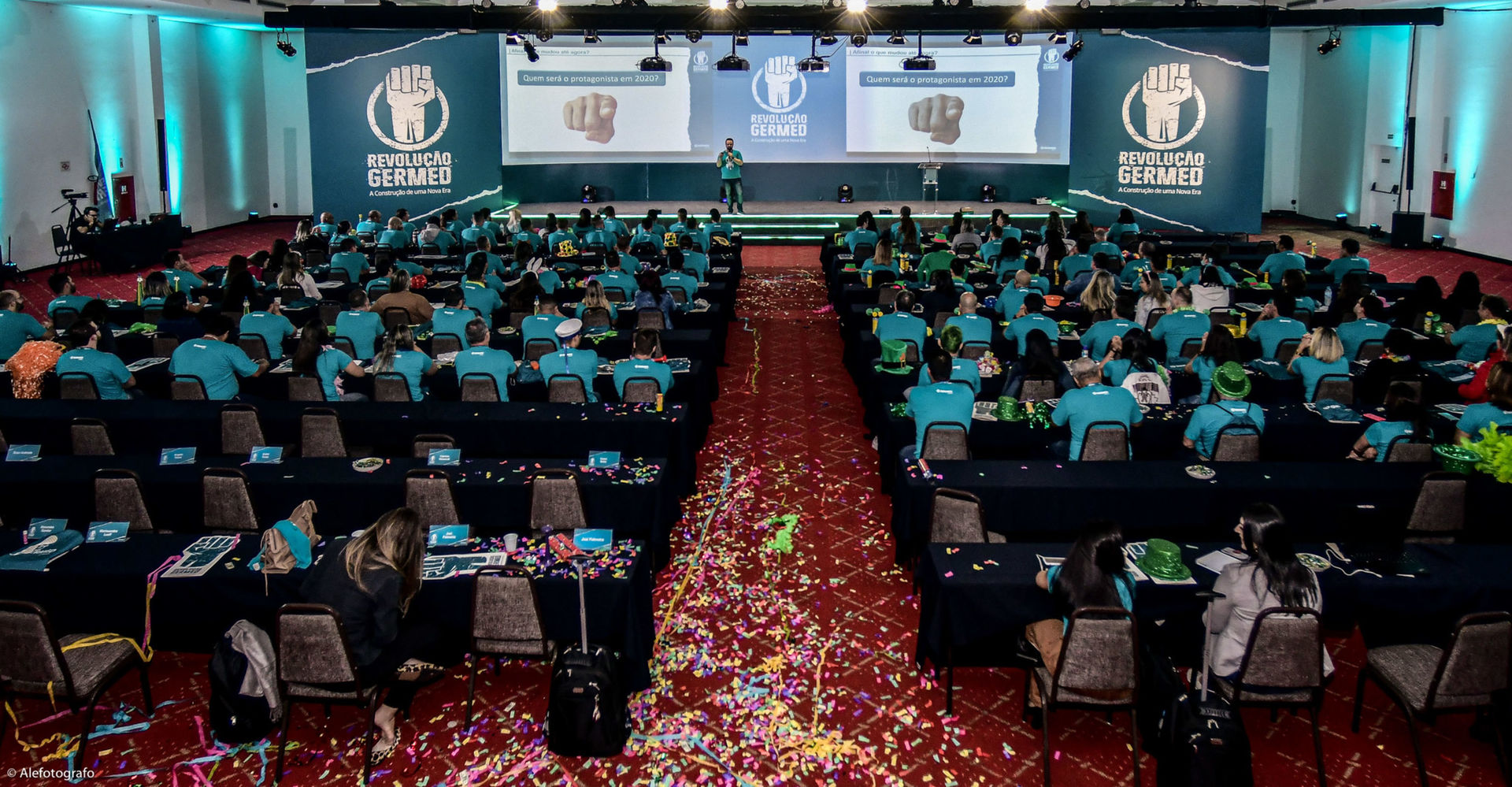 Foto A Germed juna sua equipe para afiar o machado, em sua Convenção intitulada de Foto A Germed juna sua equipe para afiar o machado, em sua Convenção intitulada de