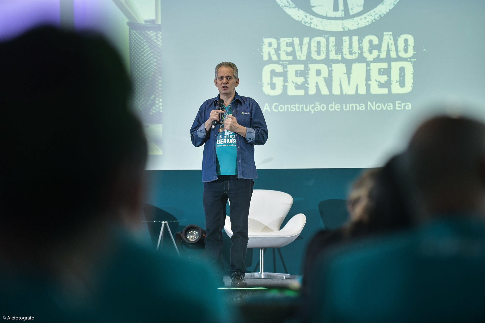Foto A Germed juna sua equipe para afiar o machado, em sua Convenção intitulada de Foto A Germed juna sua equipe para afiar o machado, em sua Convenção intitulada de